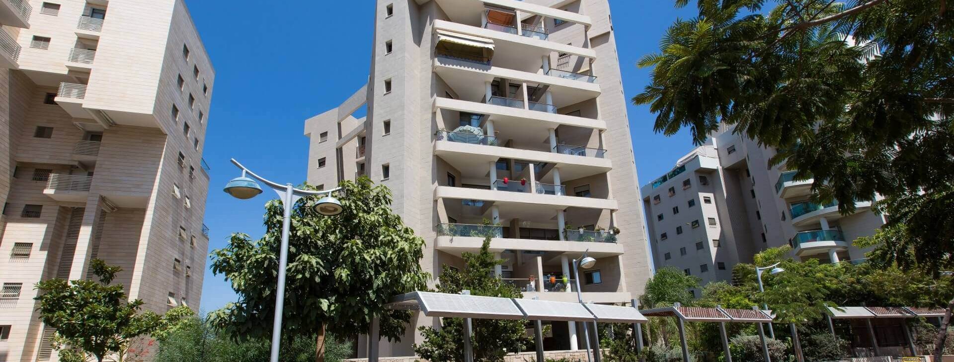 Photograph of a residential building in the Central Park project in Holon