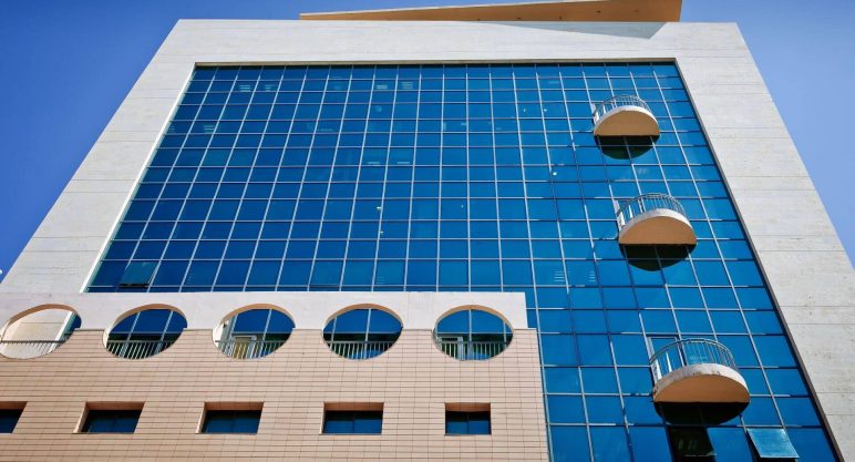 Photograph of a prestigious office building Beit America Israel in Ramat Gan