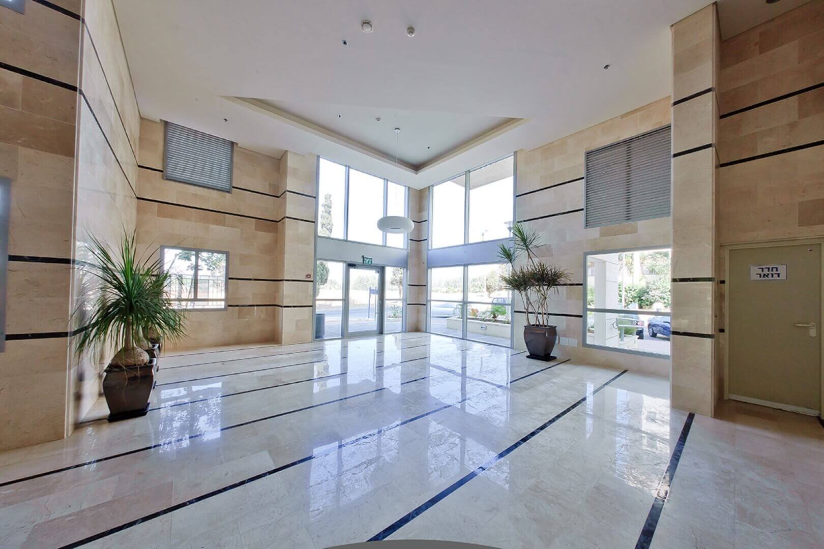 Photograph of the lobby space in the Aviv project in Alterman - Hamaged in Herzliya