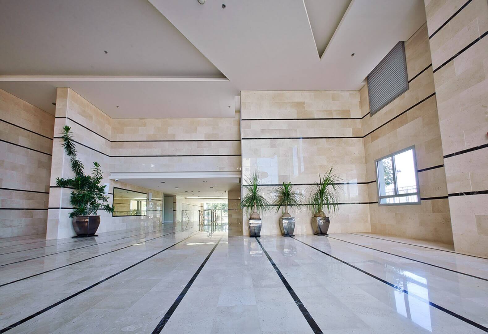 Photograph of the lobby space in the Aviv project in Alterman - Hamigdal in Herzliya