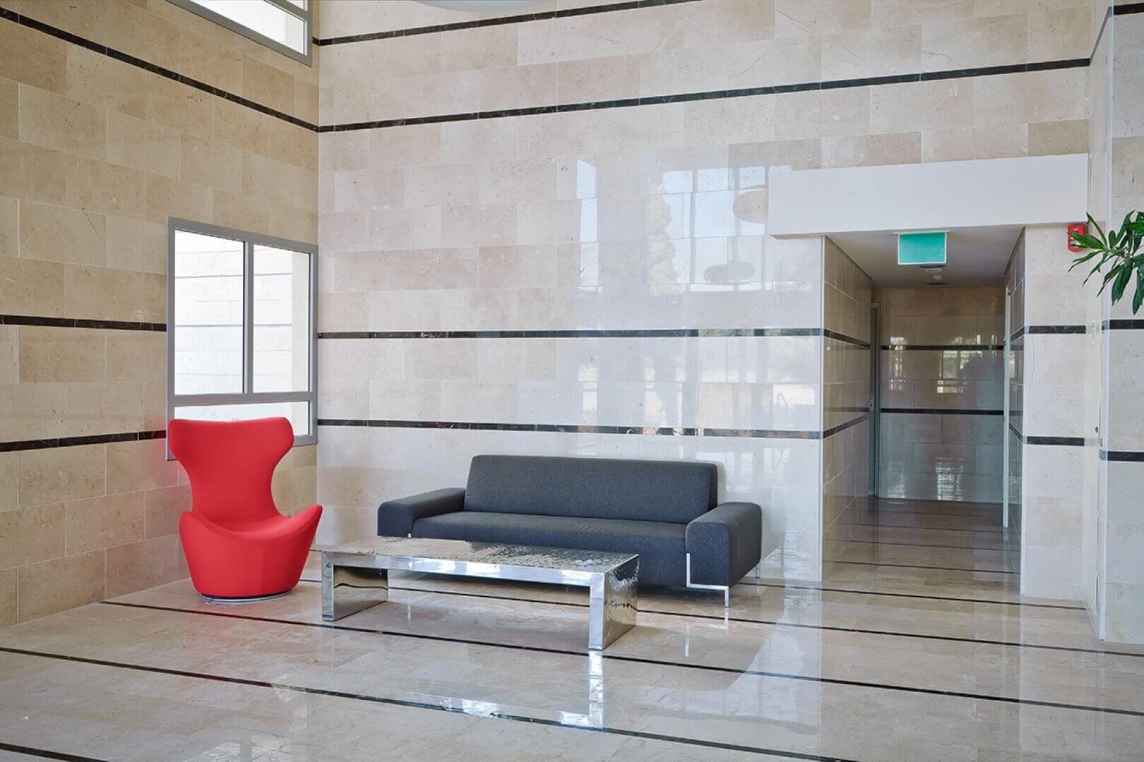 Photograph of the lobby space in the Aviv project in Alterman - Hamigdal in Herzliya