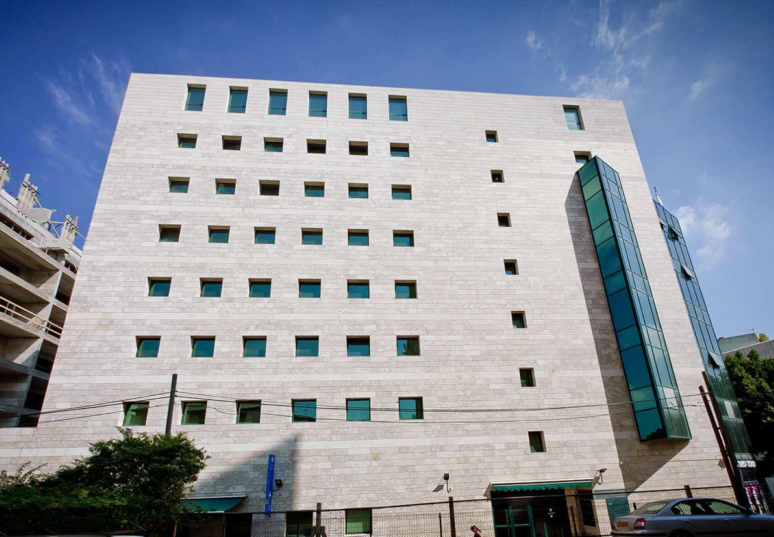 Photograph of an office building in the Beit America Israel project in Petah Tiqva