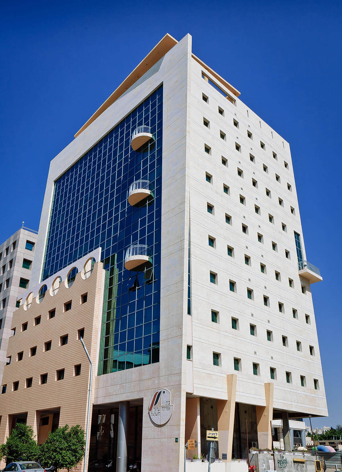 Photograph of a building from the America Israel House project in Ramat Gan