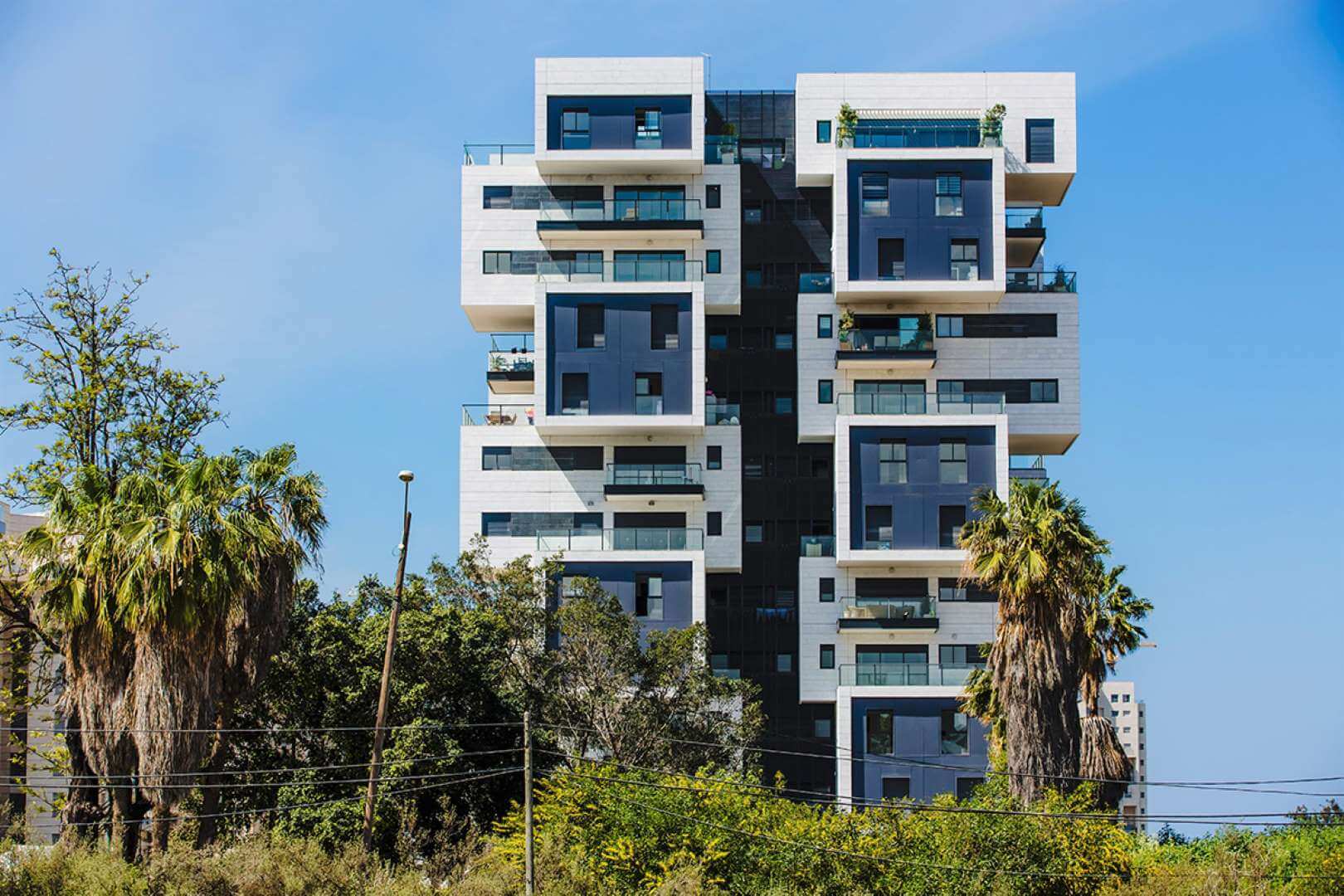 Photograph of a residential building from the BE UNIK project in Ramat Hasharon