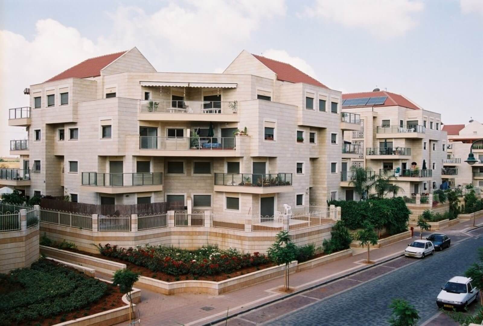Photo of buildings from the Rishon Lezion Dream project