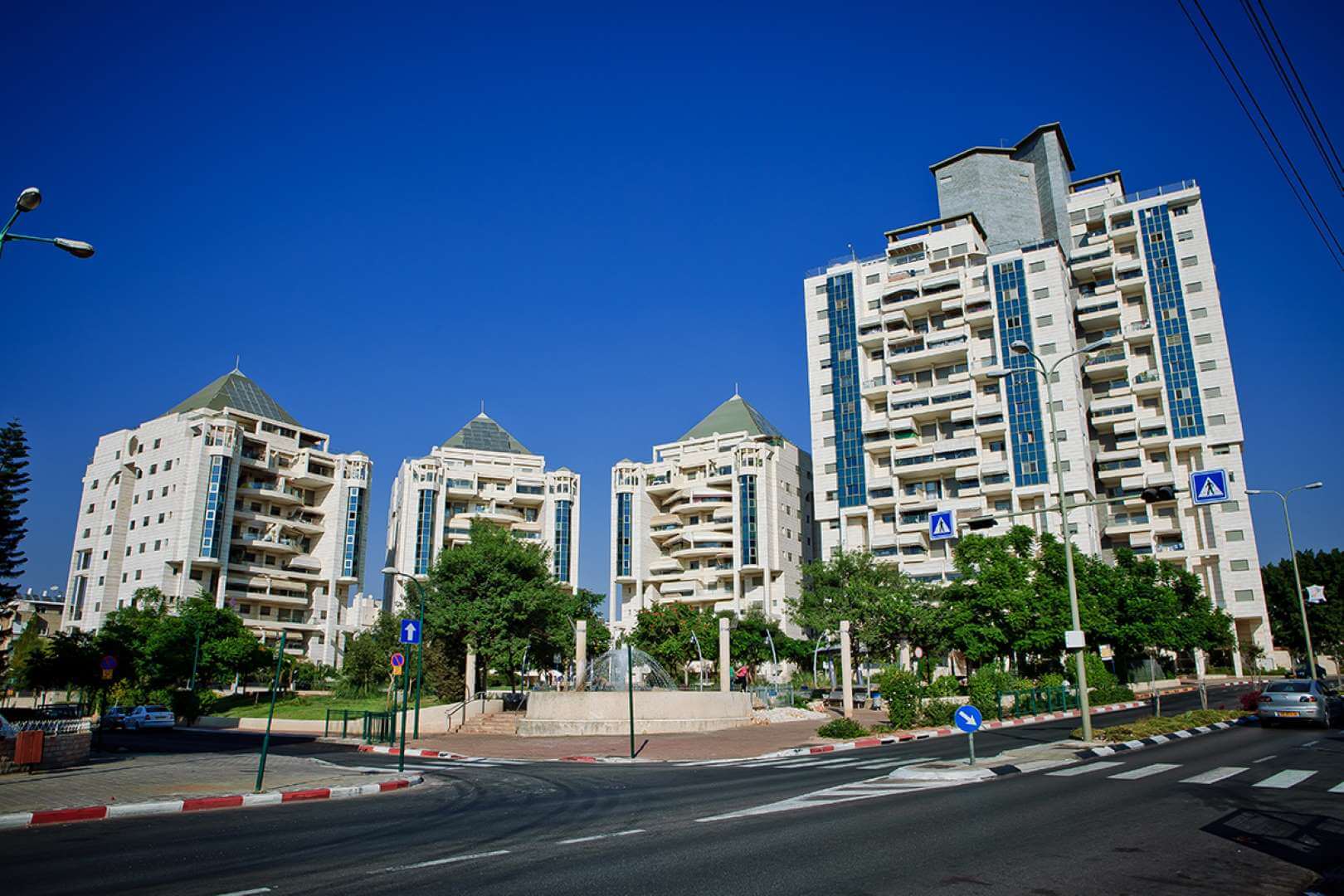 Photograph of buildings from the Marom Ganim project in Petah Tikva
