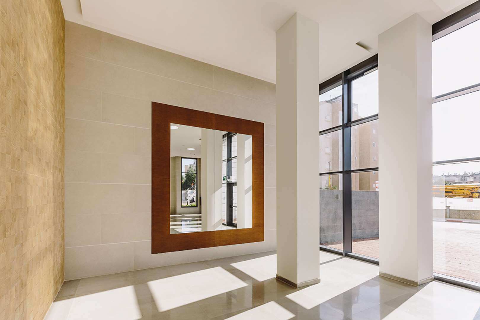 Photograph of the lobby space of a building from the UNIK ALPHA project in Ramat Gan